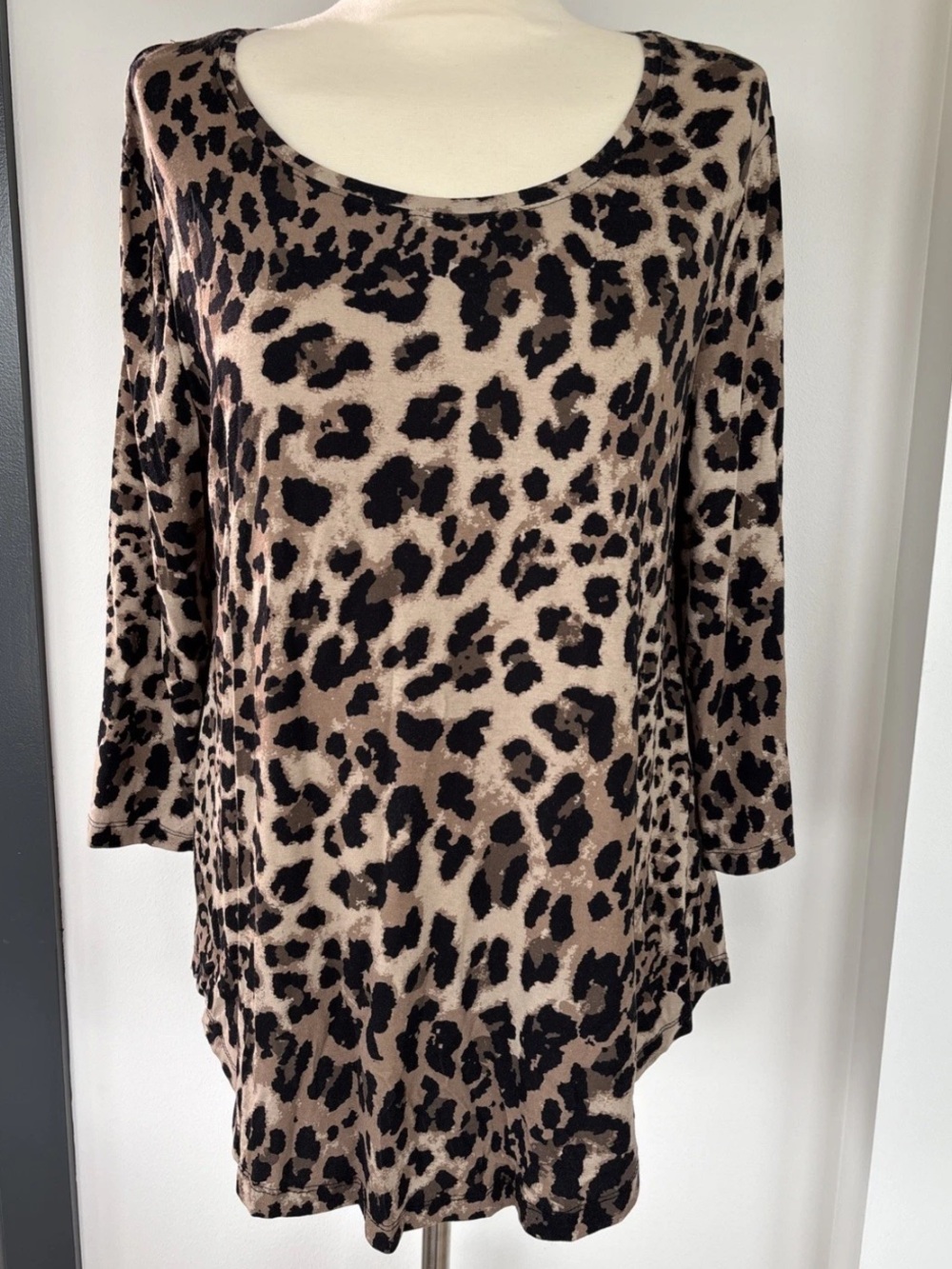 JM Collection Women's Cheetah Print Blouse Size M, 3/4 Sleeve, Stretch